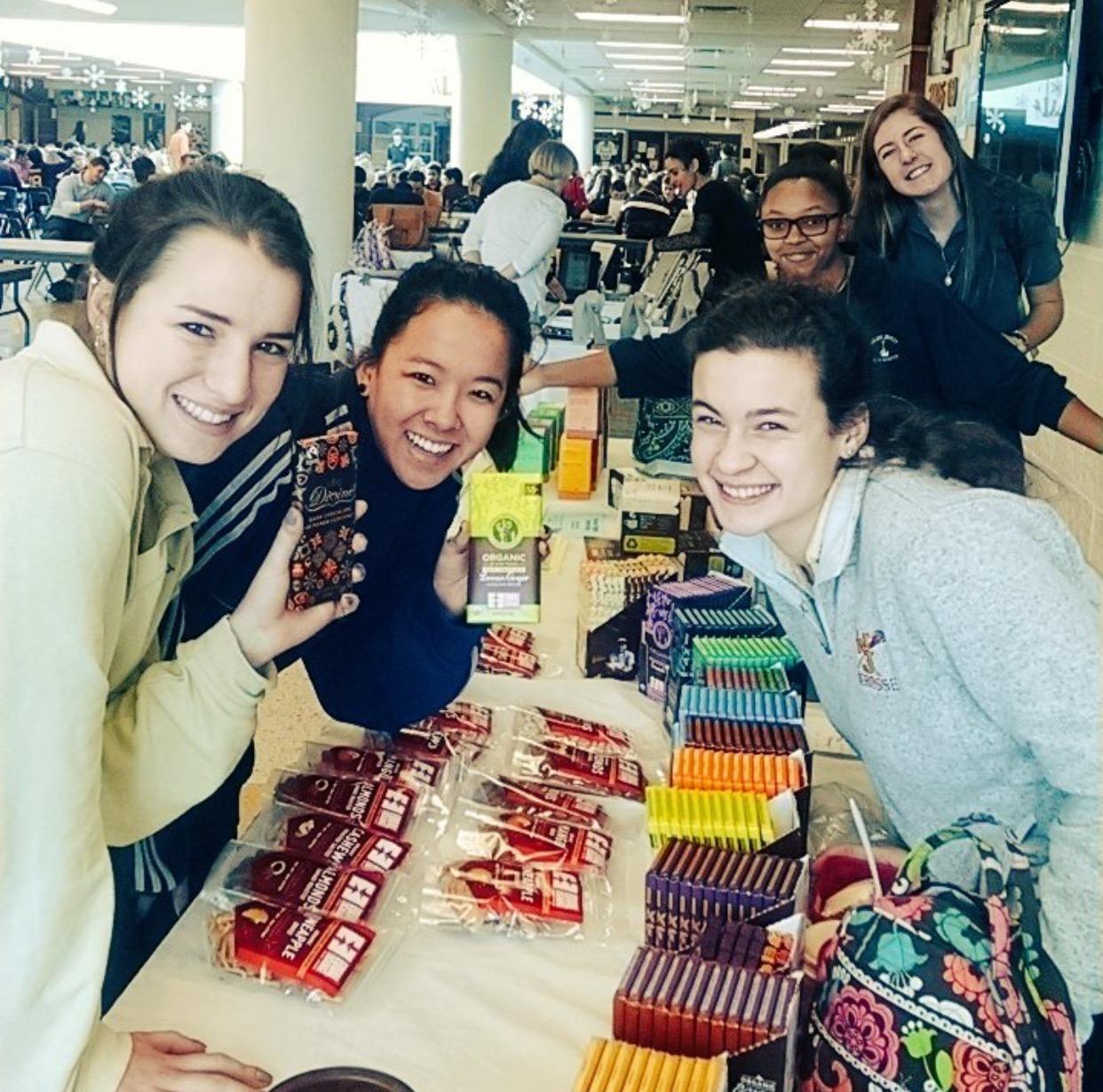WJ students shop for Fair Trade goods at last year's boutique. 