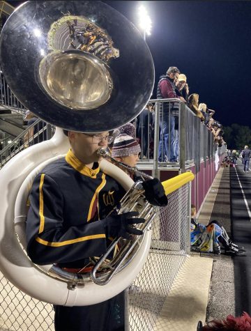 Dennis Schaefer ’25 plays the Fight Song on the sousaphone. 