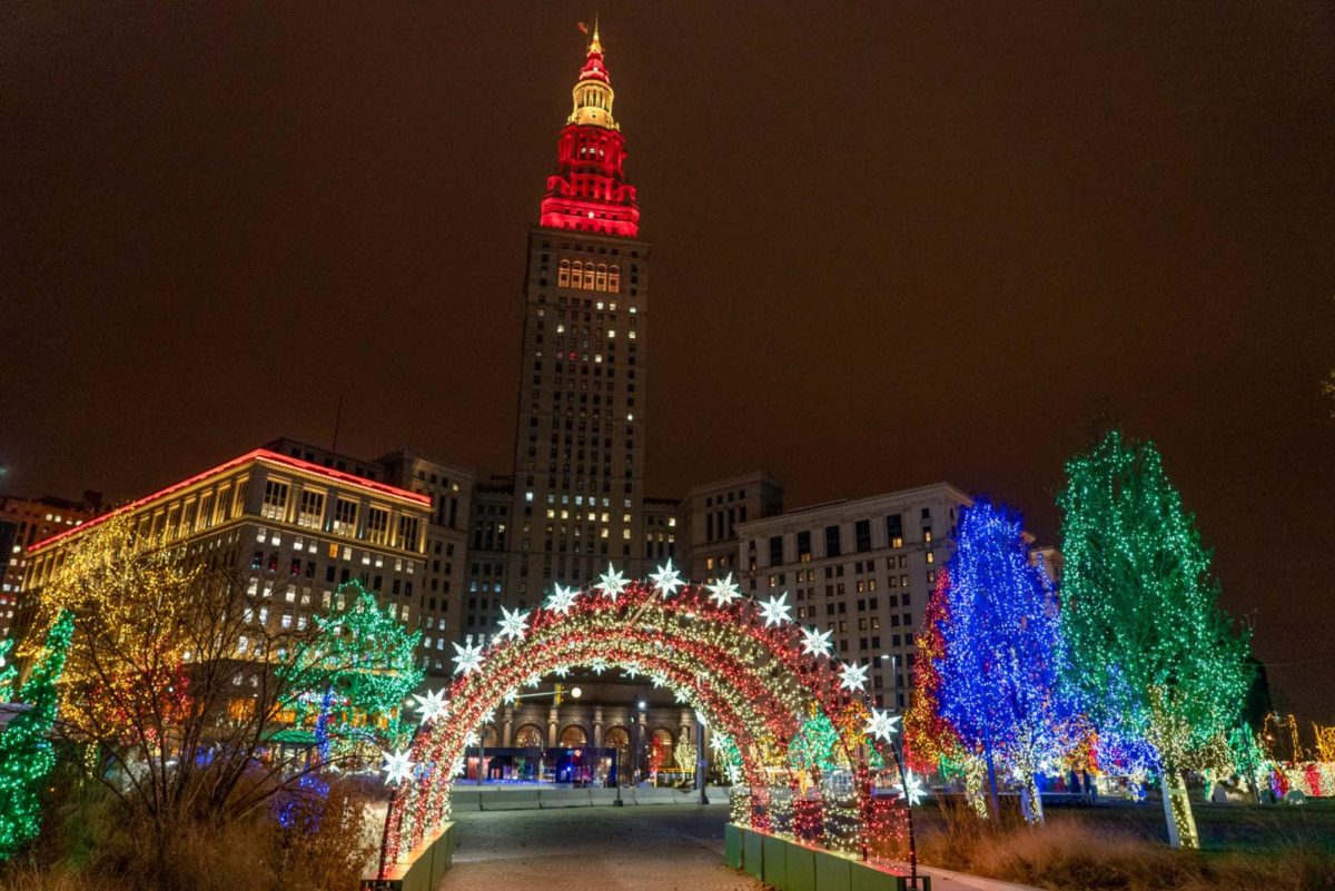 Clevelands Public Square chases away the early darkness of the winter evenings with its spectacular lights. 